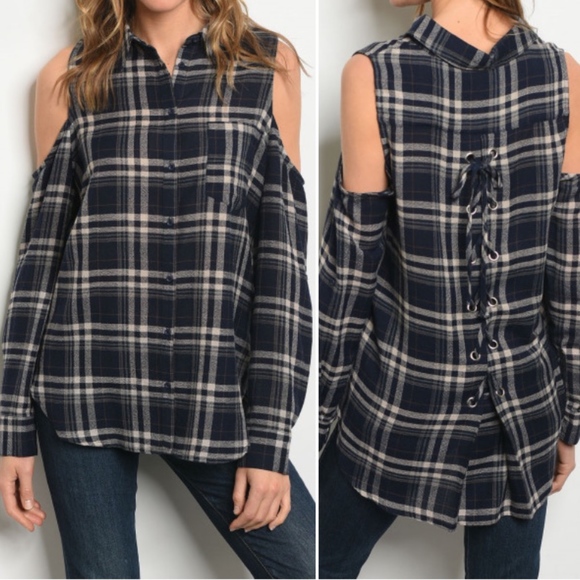 Trend Setter Diva Boutique Item Tops - Last size S! Long sleeve cold shoulder plaid shirt